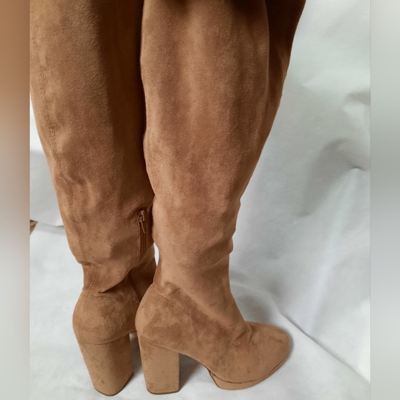 Tan tall platform boots - Picture 2 of 4
